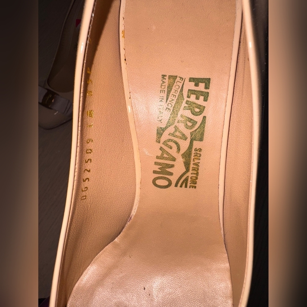 Salvatore Ferragamo Women's Beige Pumps with Bow - Picture 6 of 8